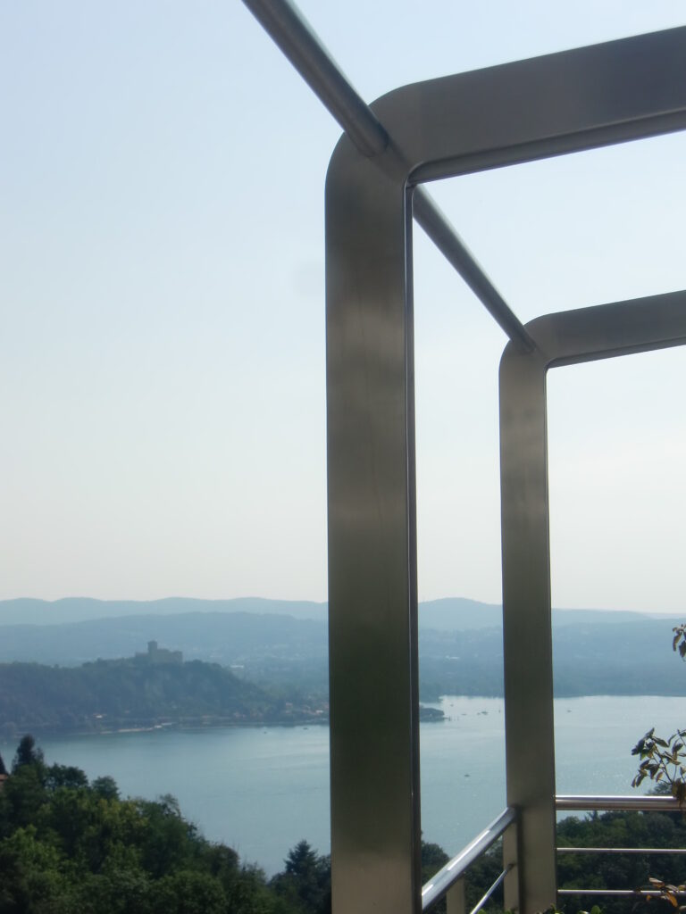 Villa plurifamiliare ad Arona