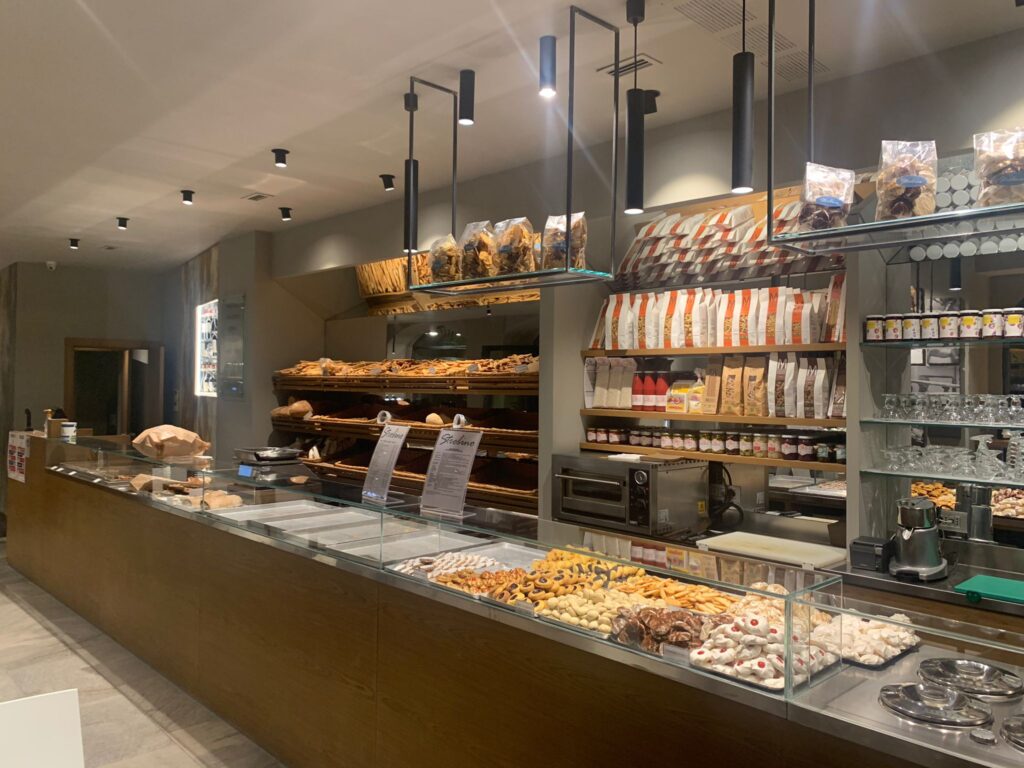 Strobino - wine bar e food shop ad Arona